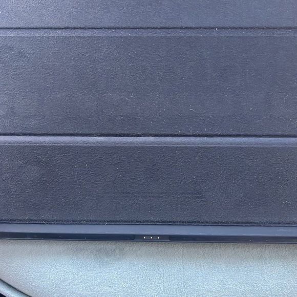 iPad 9th gen Apple keyboard - Picture 4 of 6